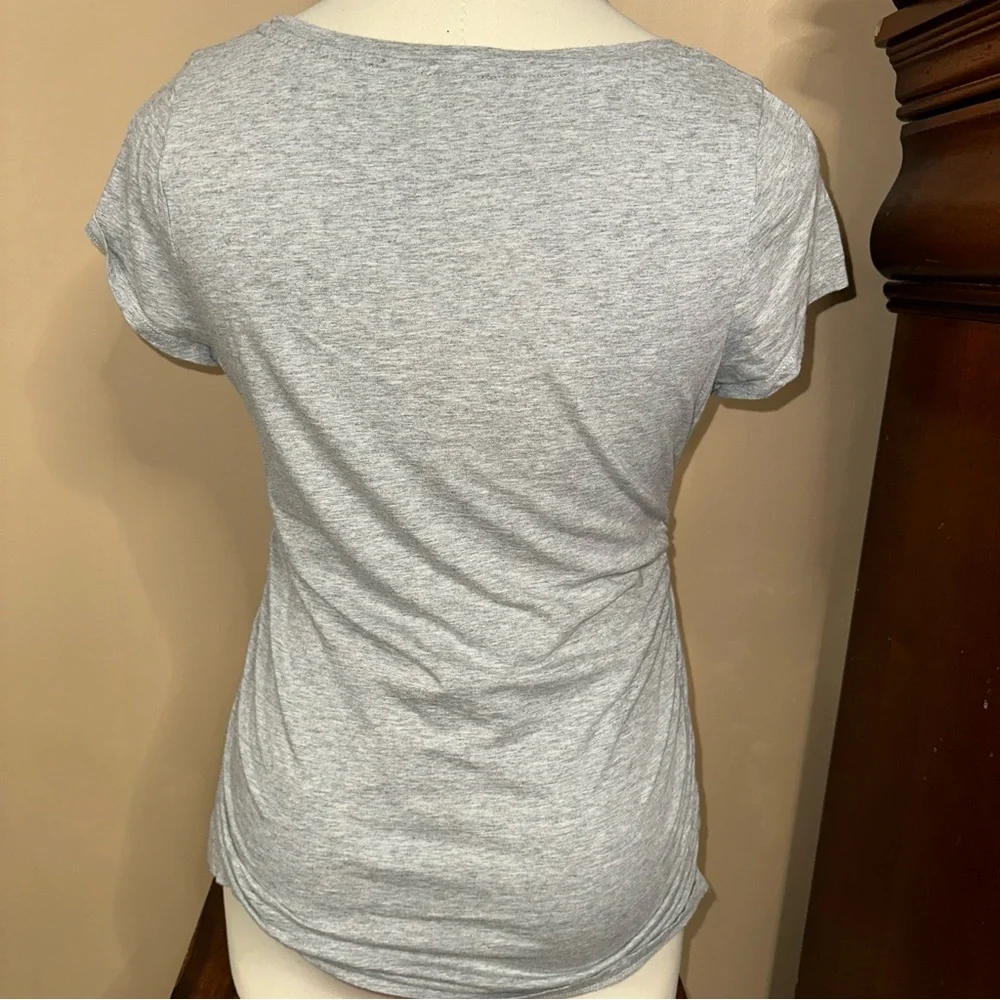 Liz Longe Maternity Gray Graphic Tee Baby Mama Size Large - Picture 3 of 6